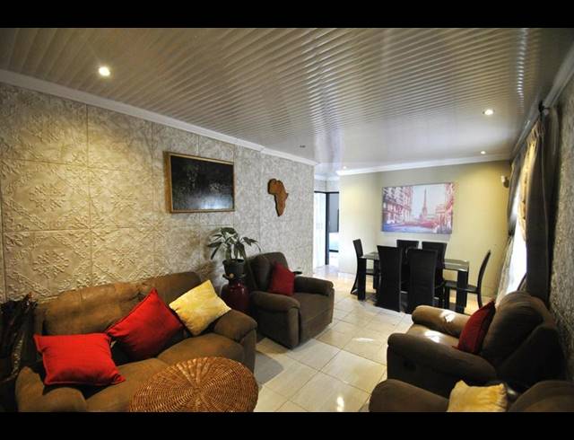 2 BEDROOM HOUSE FOR SALE IN DAWN PARK